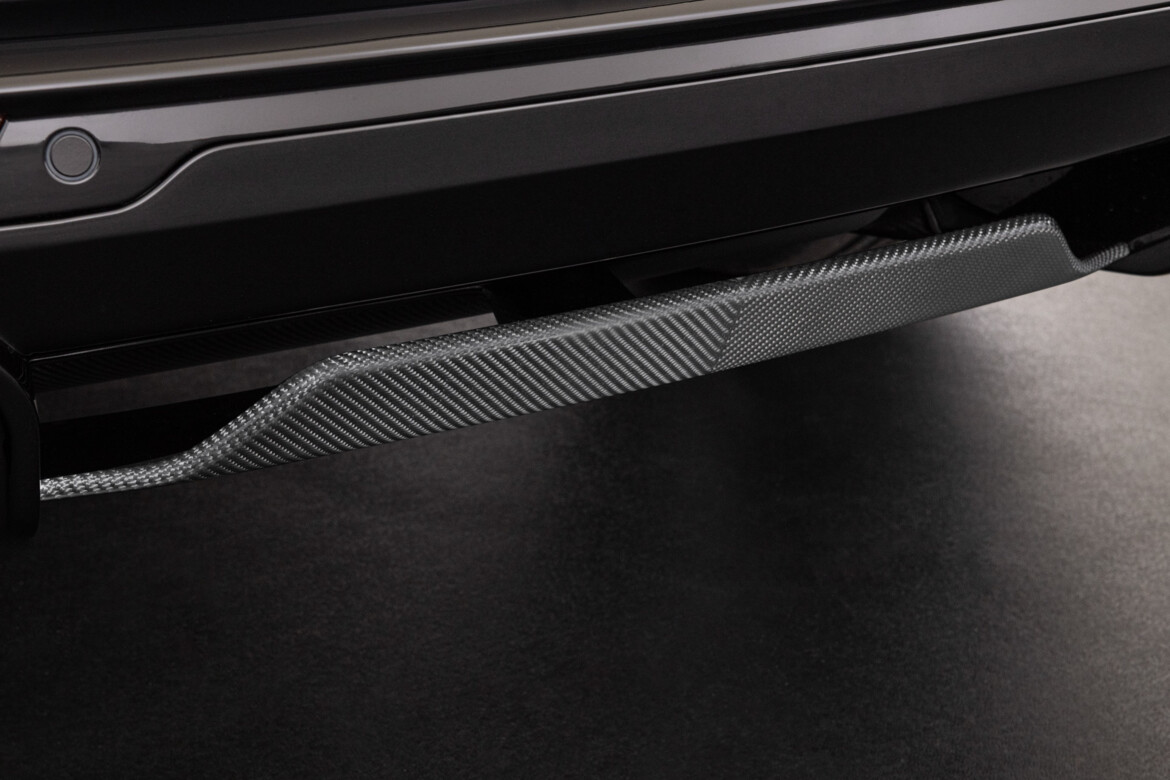 Carbon rear diffusor