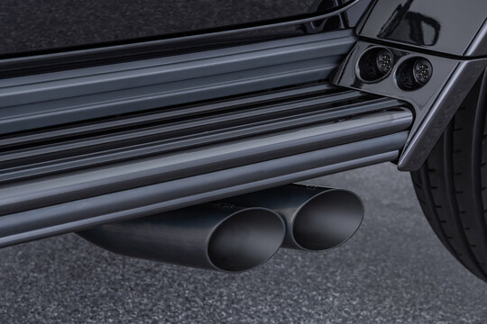 Sport exhaust system with actively controlled flaps